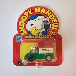 Vintage 1958 snoopy die cast truck with doghouse